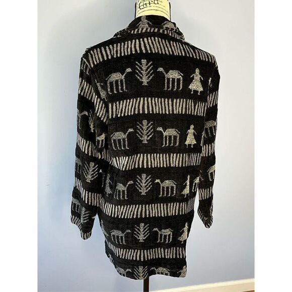 Chico's Designs Women's Size 1 Large Black BOHO Aztec Button Front Top Shirt - Picture 9 of 9